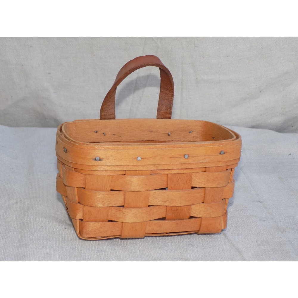Keepsake Booking Small Wall Hanging Basket 1990 Signed by Judy&Mary Longaberger